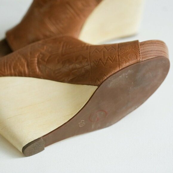 Cynthia Vincent Brown Leather Embossed Wedge slide - Picture 7 of 9